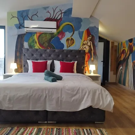 Artistic Loft With Amazing View, Mrenicov Apartment *