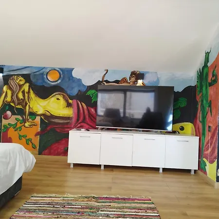Artistic Loft With Amazing View, Mrenicov *