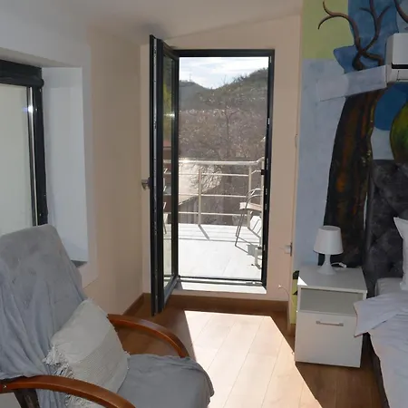 Apartment Artistic Loft With Amazing View, Mrenicov