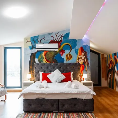 Artistic Loft With Amazing View, Mrenicov Apartment