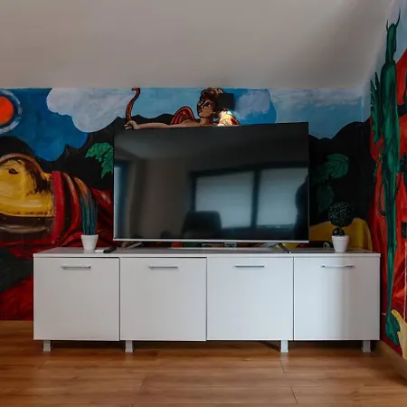 Apartment Artistic Loft With Amazing View, Mrenicov