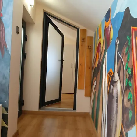 Apartment Artistic Loft With Amazing View, Mrenicov
