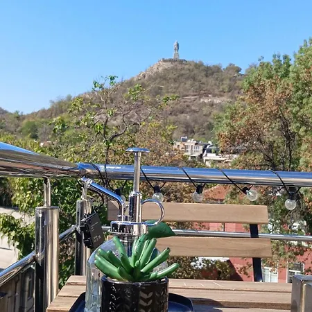 Apartment Artistic Loft With Amazing View, Mrenicov Plovdiv