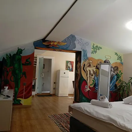 Artistic Loft With Amazing View, Mrenicov *