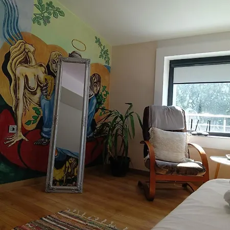Artistic Loft With Amazing View, Mrenicov Апартамент *