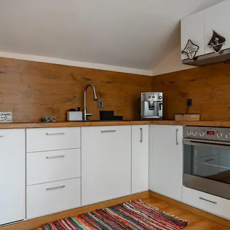 Апартамент Artistic Loft With Amazing View, Mrenicov