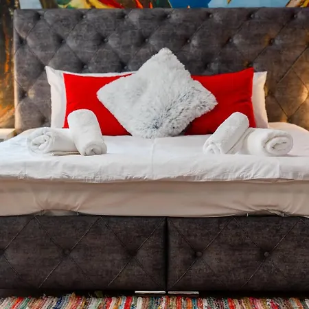 Апартамент Artistic Loft With Amazing View, Mrenicov Пловдив