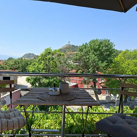 Artistic Loft Panoramic View Top Center