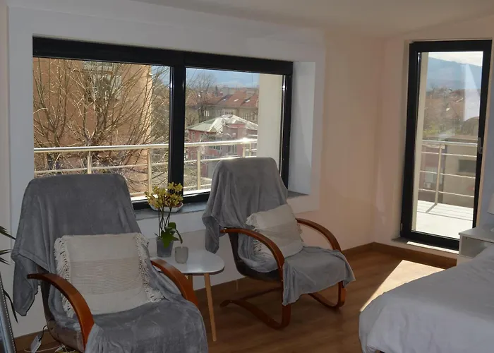 Artistic Loft Panoramic View Top Center *