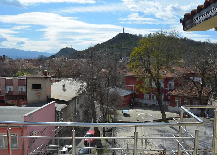 Artistic Loft Panoramic View Top Center Apartment *