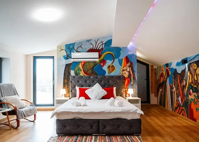 Artistic Loft Panoramic View Top Center 公寓