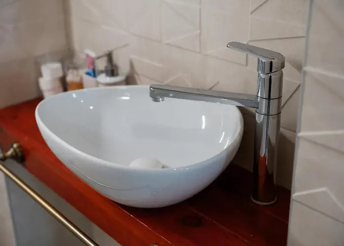 Apartment Artistic Loft Panoramic View Top Center *