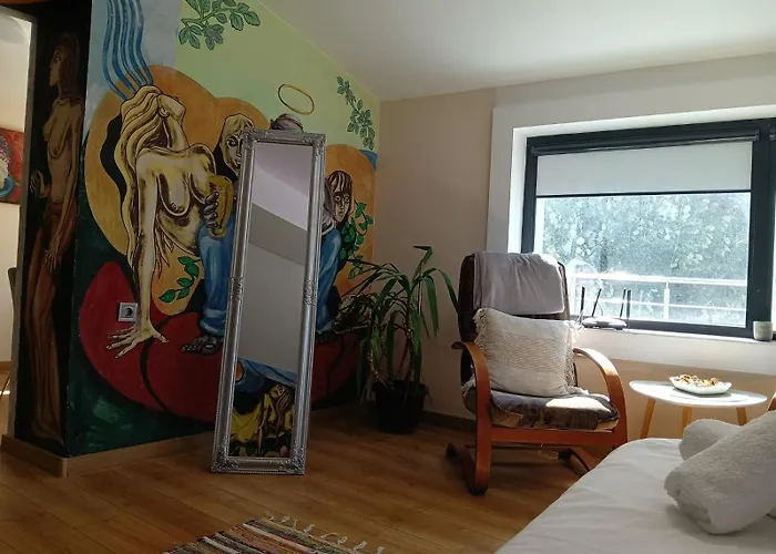 Artistic Loft Panoramic View Top Center Apartment *