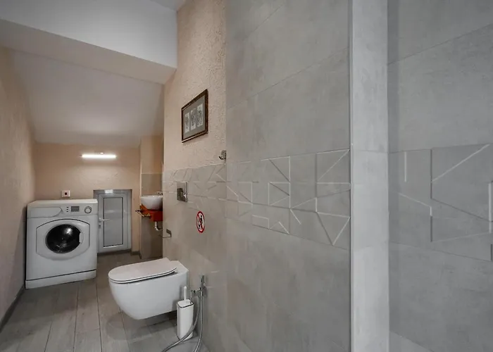 Artistic Loft Panoramic View Top Center *