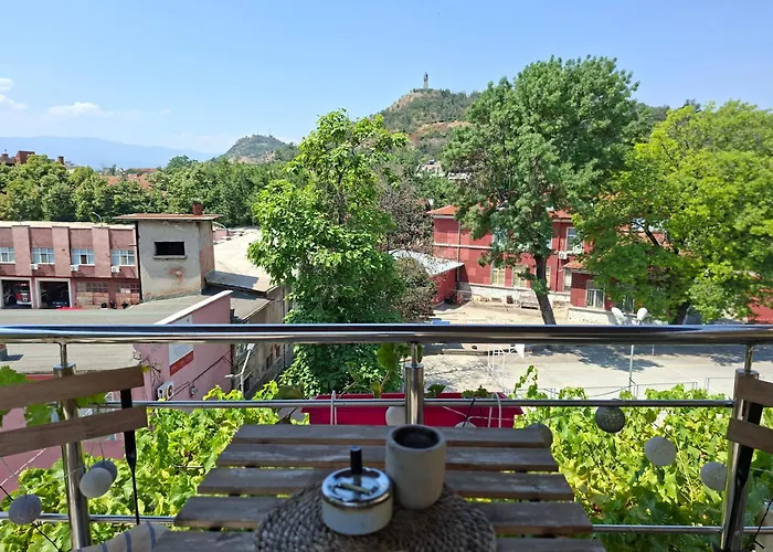 Artistic Loft Panoramic View Top Center Apartment